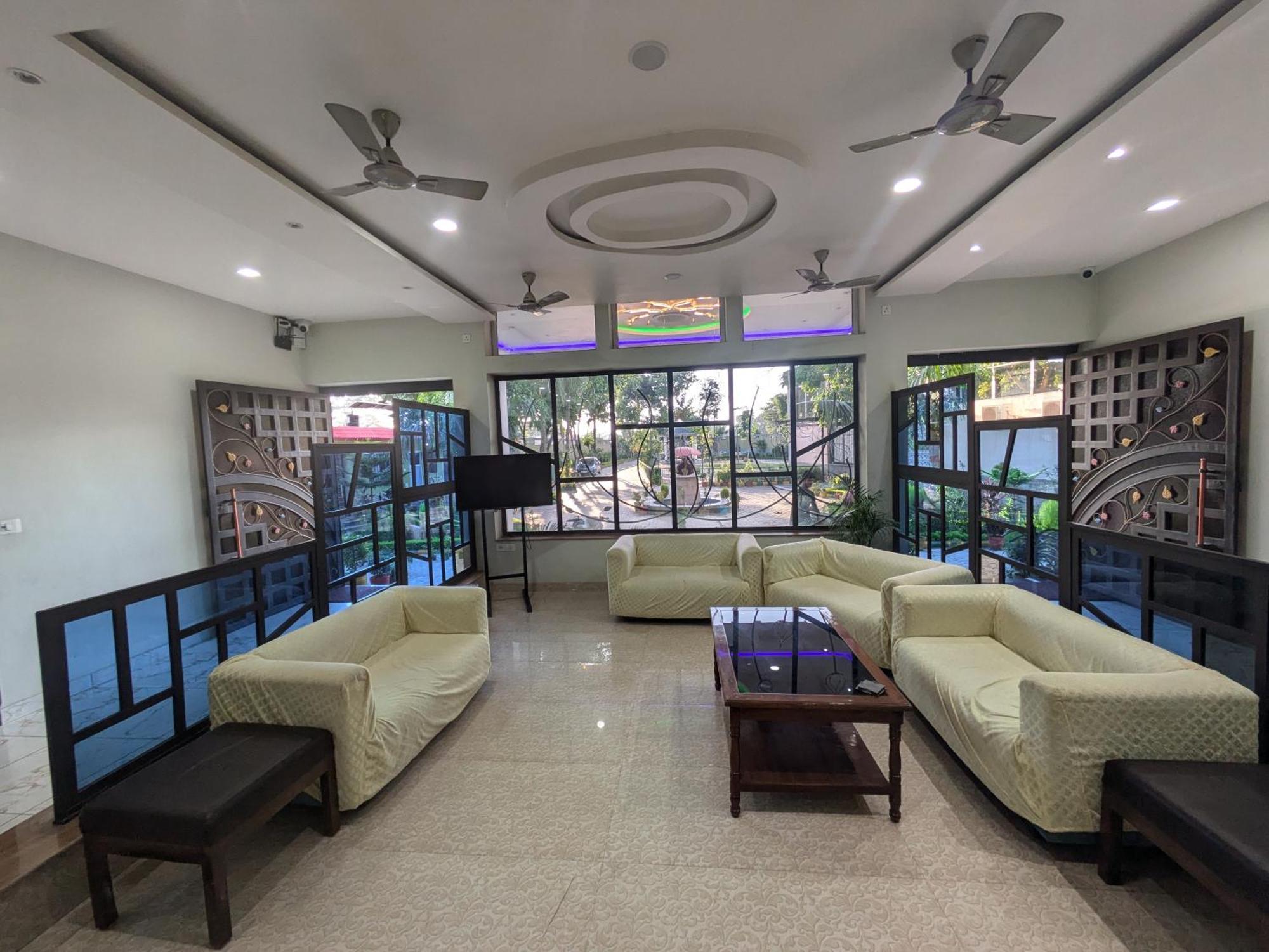 Kishori Vatika Hotel Ramnagar  Екстериор снимка