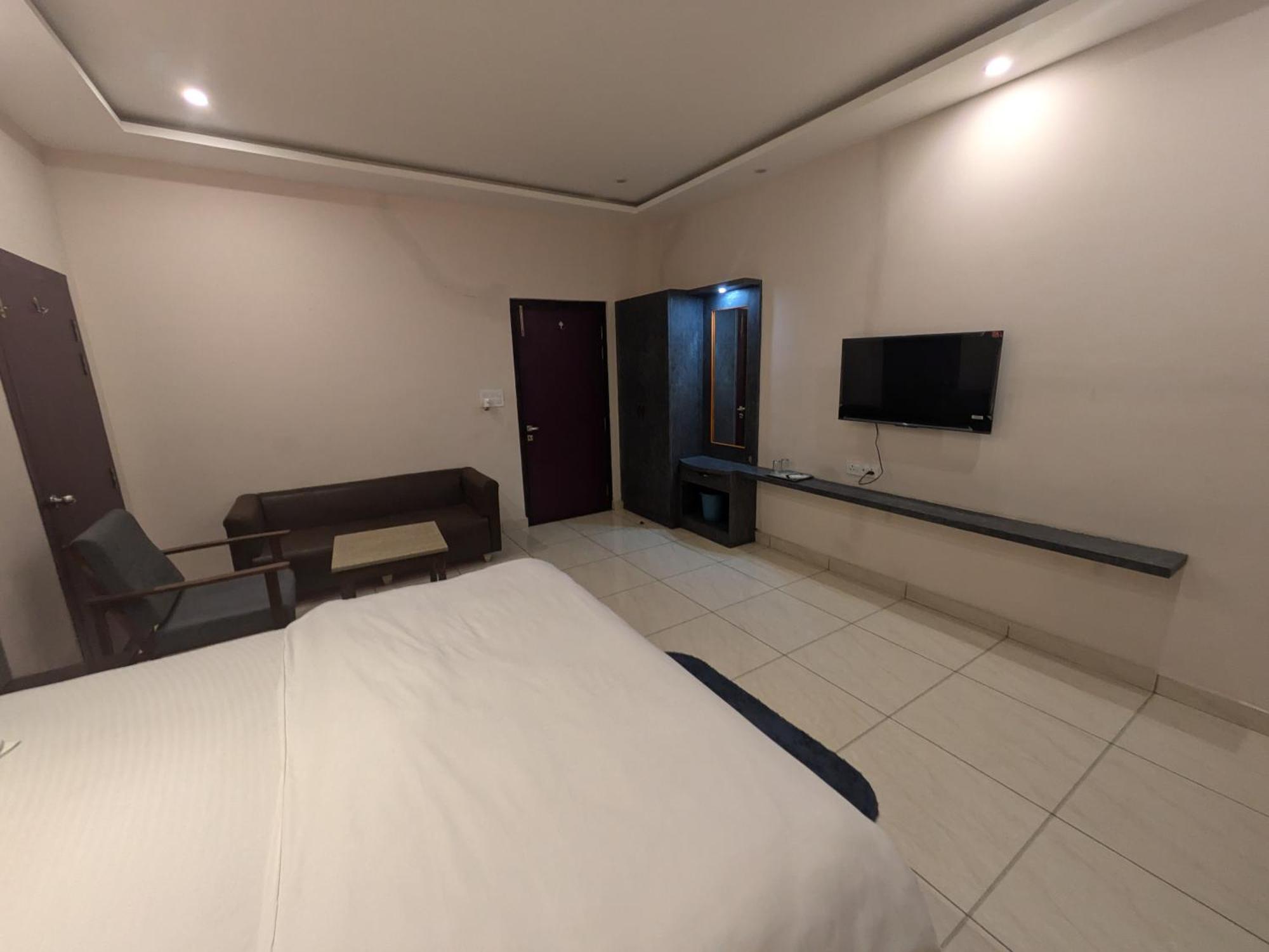 Kishori Vatika Hotel Ramnagar  Екстериор снимка