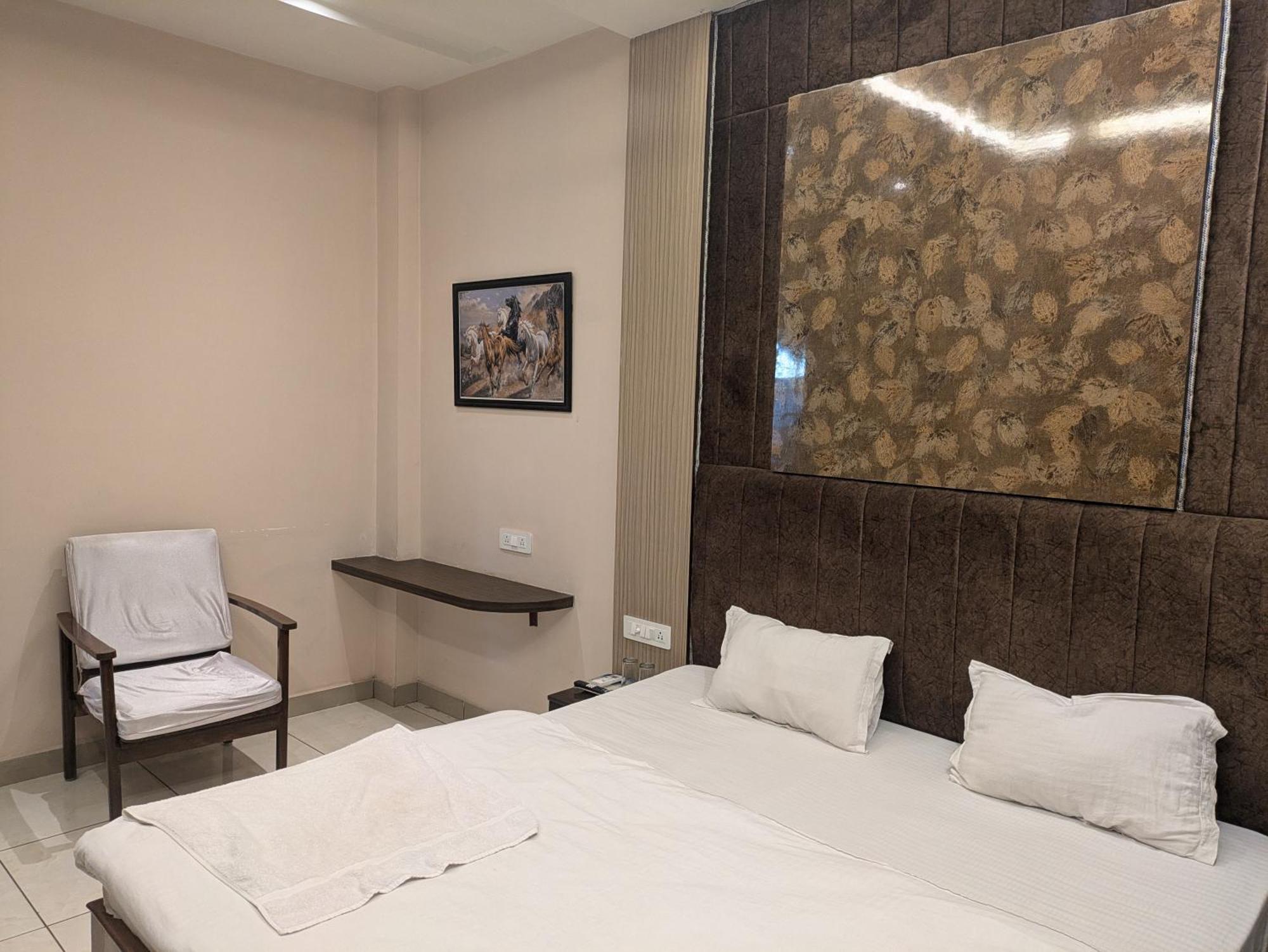 Kishori Vatika Hotel Ramnagar  Екстериор снимка